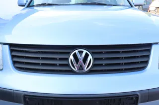 VW Passat 3B Stoßstange vorne Frontstoßstange Stoßfänger blau LL5Y Grill - Bild 6