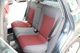 VW Polo 9N 9N3 Sitz Rückbank Sitzfläche Sitze 3 Punkt Gurt hinten rot Kopfstütze - Bild 1