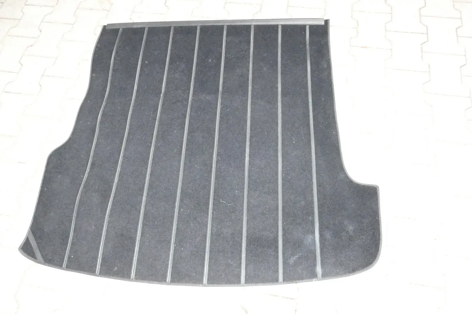 VW Passat 3B 3BG Avant Verkleidung Teppich Kofferraum Kofferraumteppich schwarz - Bild 1