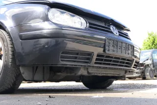 VW Golf 4 1J Stoßstange vorne Stoßfänger vorn schwarz LC9Z Frontstoßstange - Bild 6