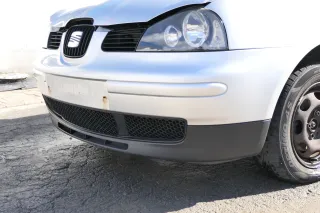 Seat Arosa 6H Stoßstange Frontstoßstange vorne grau silber LS7N Facelift + Grill - Bild 3