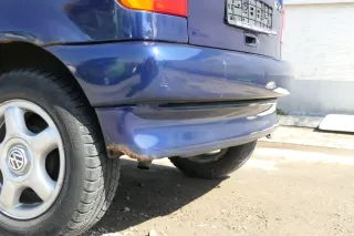 VW Polo 6N Stoßstange hinten nur Oberteil  2-geteilte Heckstoßstange blau LB5N - Bild 4