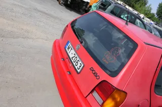 VW Polo 6N Heckklappe Klappe hinten Kofferraumklappe mit Scheibe rot LP3G - Bild 3