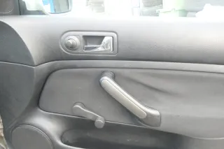 1x VW Golf 4 Bora Türverkleidung Verkleidung Tür vorne rechts 4/5-Türer schwarz - Bild 2