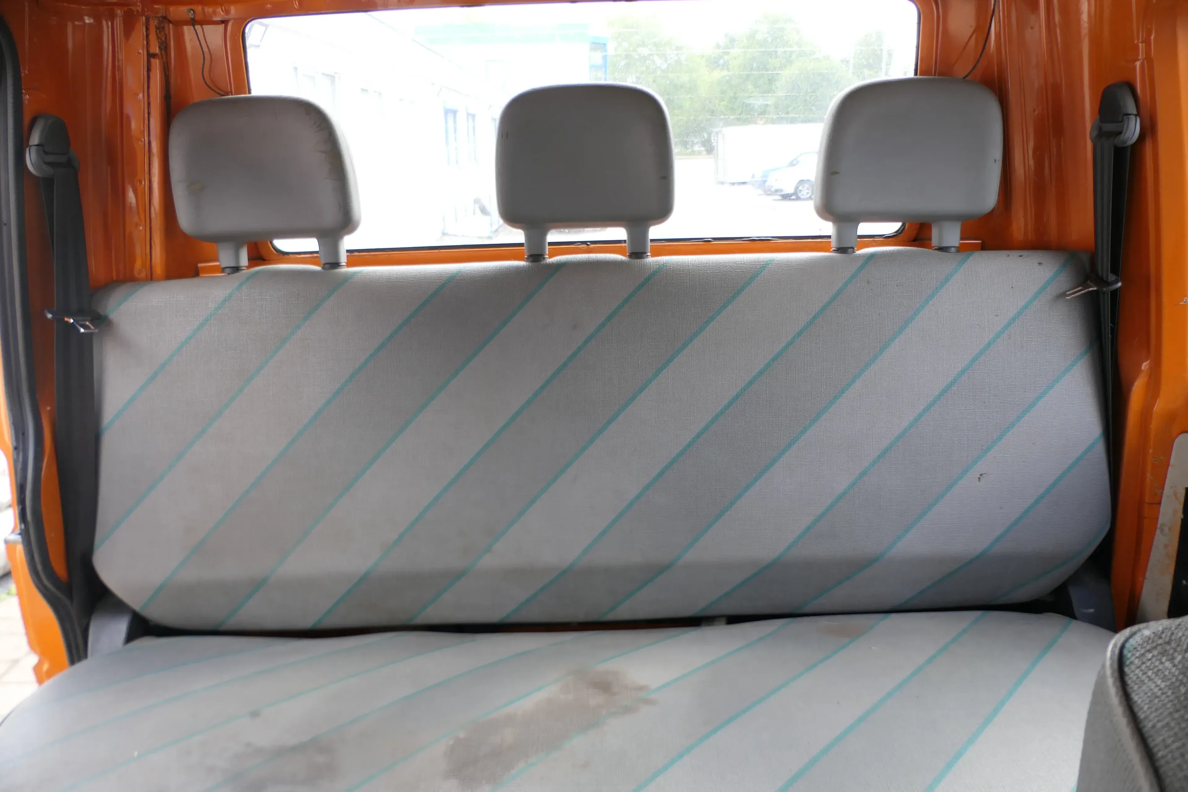 VW T4 Sitz hinten DOKA Sitze Rückbank Rücksitzbank mit Kopfstützen und Gestell - Bild 1