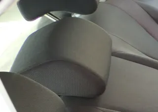 1x Seat Leon 1P Sitz hinten in der Mitte Kopfstütze Kopfstützen rot /schwarz - Bild 2