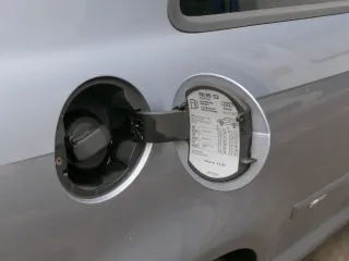 Audi A3 8P Tankdeckel Klappe Tankklappe Deckel Tank grau LY7J 2/3-Türer - Bild 2