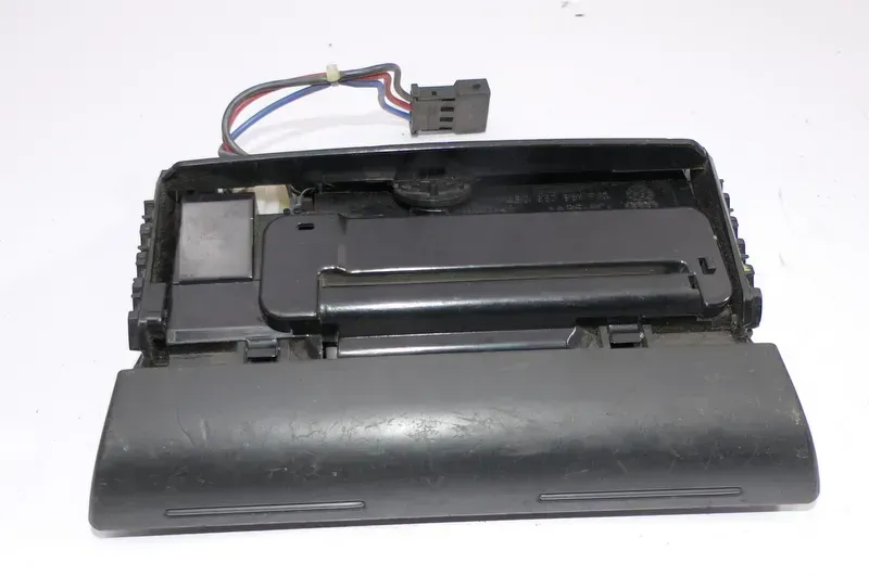 Audi A6 4B Aschenbecher vorne 4B0857951AL - Bild 1