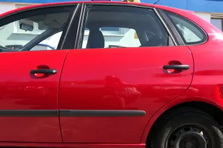 Seat Ibiza 6L Tür 4/5-Türer hinten links rot LS3H - ohne Anbauteile - Bild 1