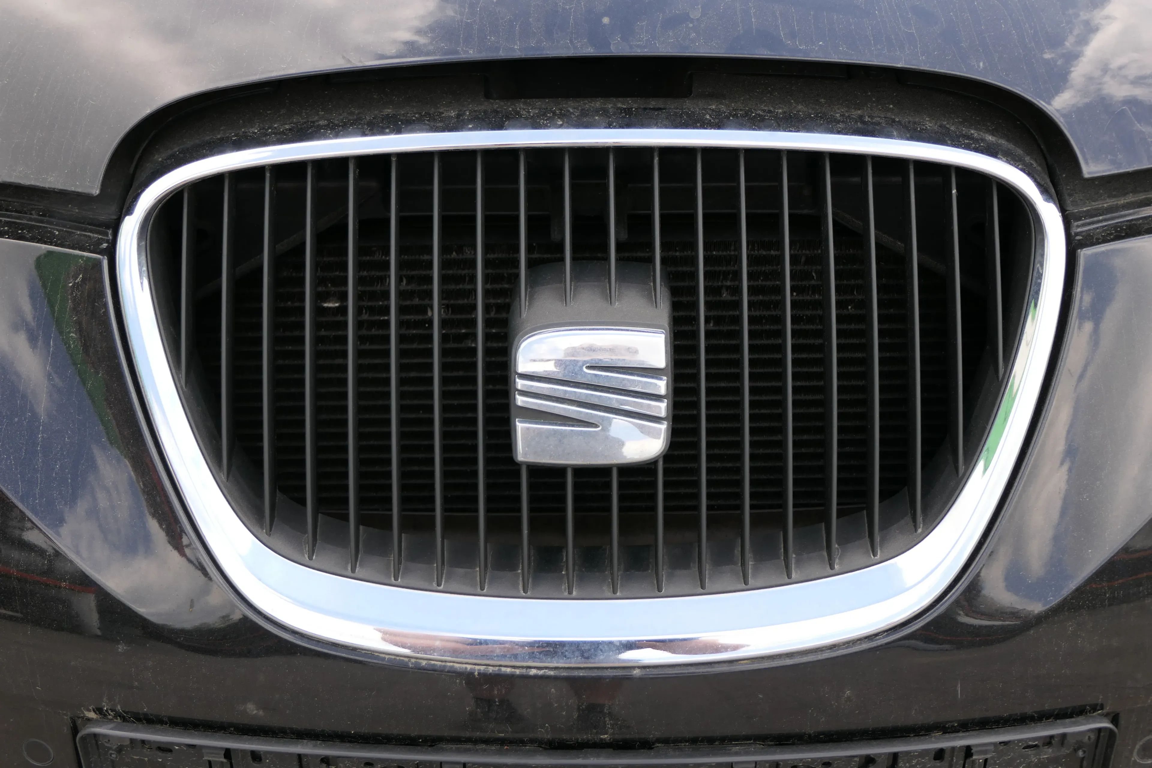 Seat Leon 1P Grill Kühlergrill schwarz - Bild 1