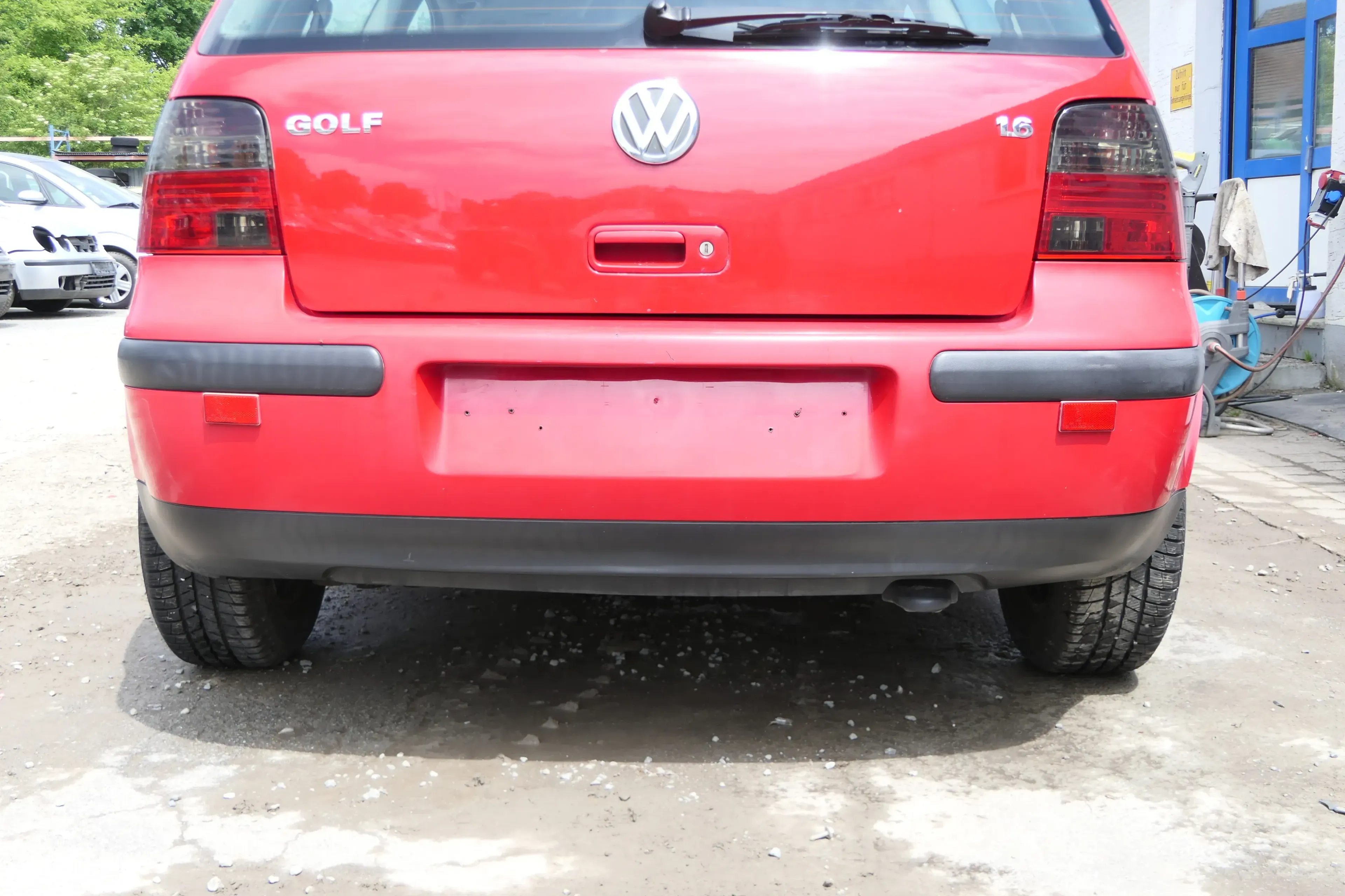 VW Golf 4 Limousine Stoßstange hinten Heckstoßstange Stoßfänger rot LY3D - Bild 1