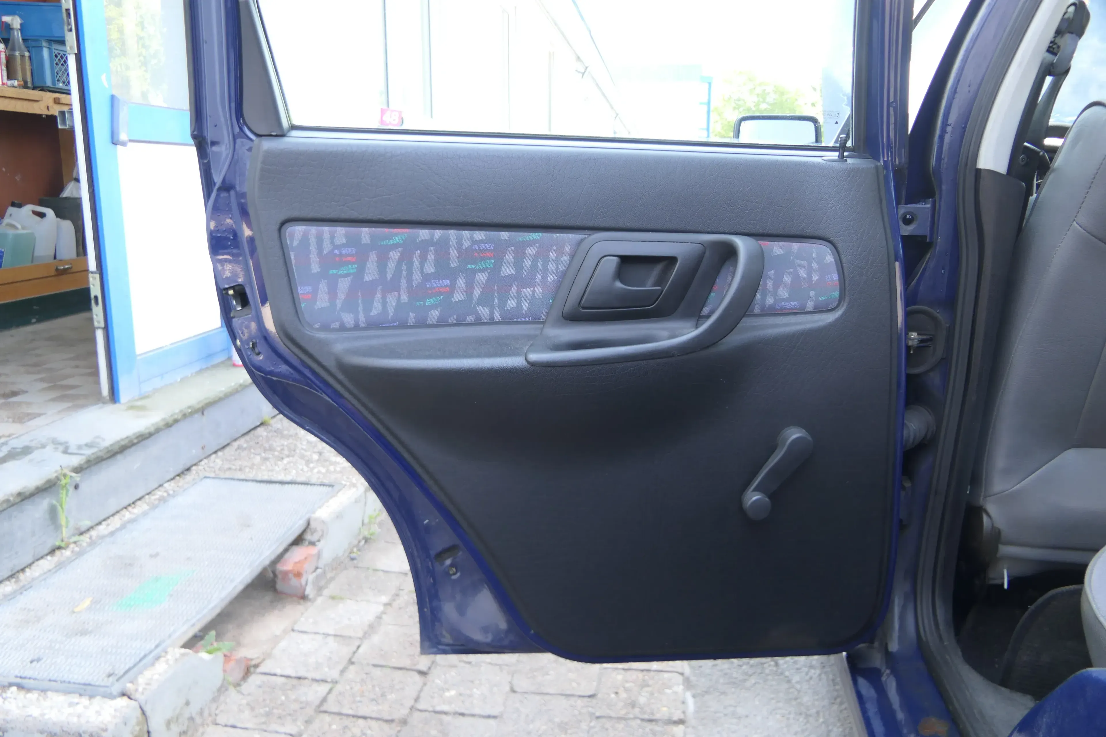 1x Polo Kombi bis Bj.1999 Türverkleidung Verkleidung Tür hinten links - Bild 1