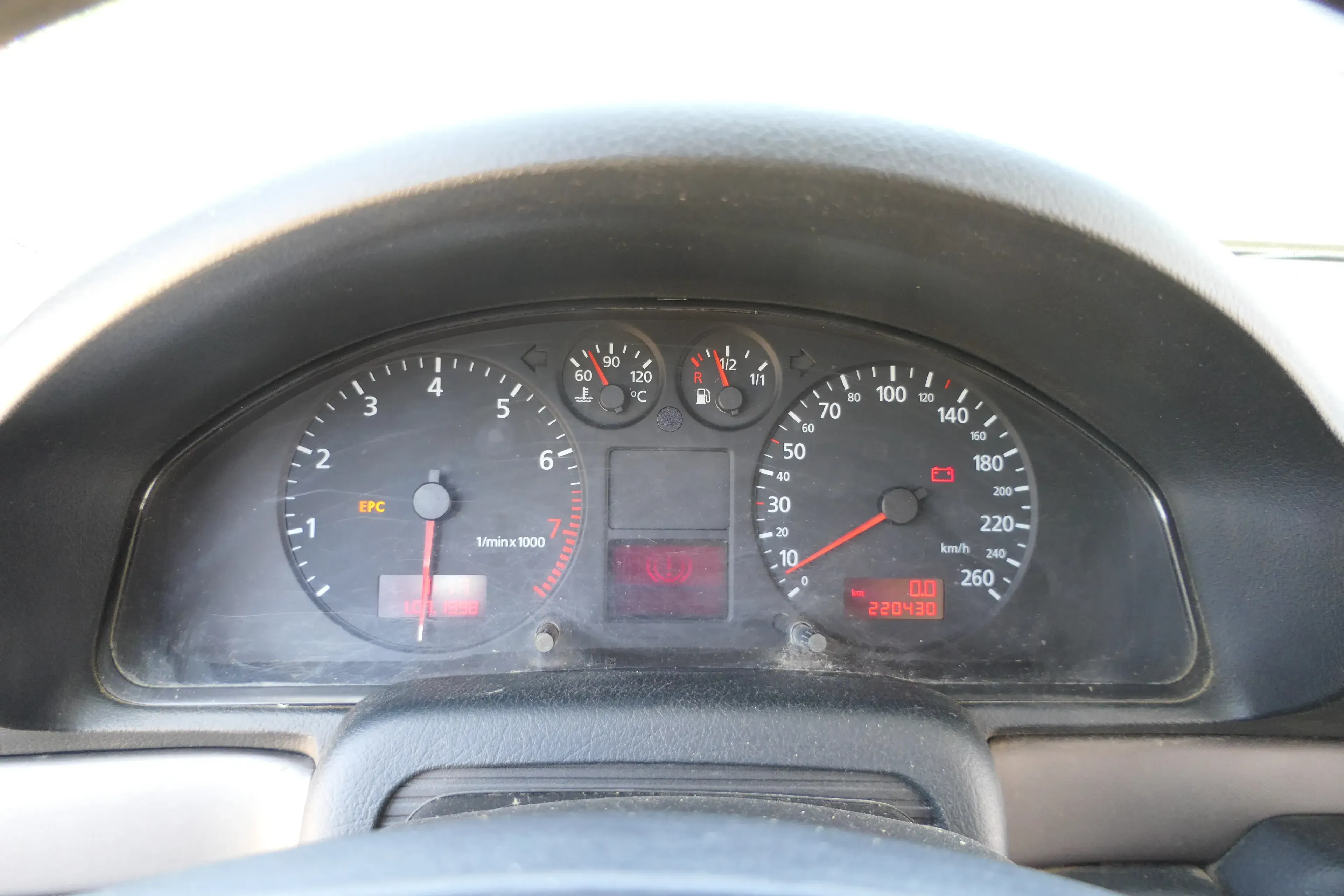 Audi A4 B5 Tacho Tachometer Kombiinstrument 220.000km 8D0920901D Benziner 1,6 - Bild 1