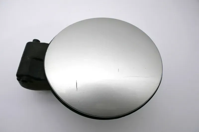 Skoda Octavia 1U Kombi Combi Tankdeckel Deckel Tank Tankverschluß silber 9102 xx - Bild 1