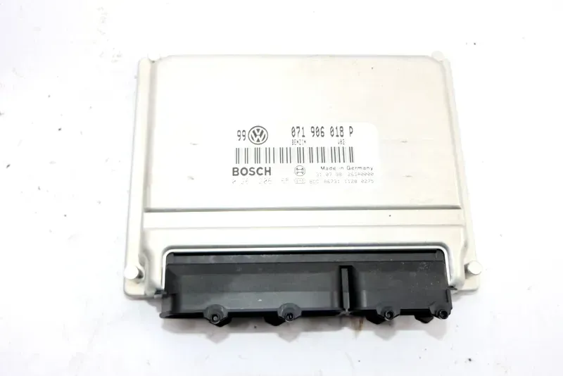 VW Passat 3B Steuergerät Motor Motorsteuergerät 2,3 110kw 150PS AGZ 071906018P - Bild 1