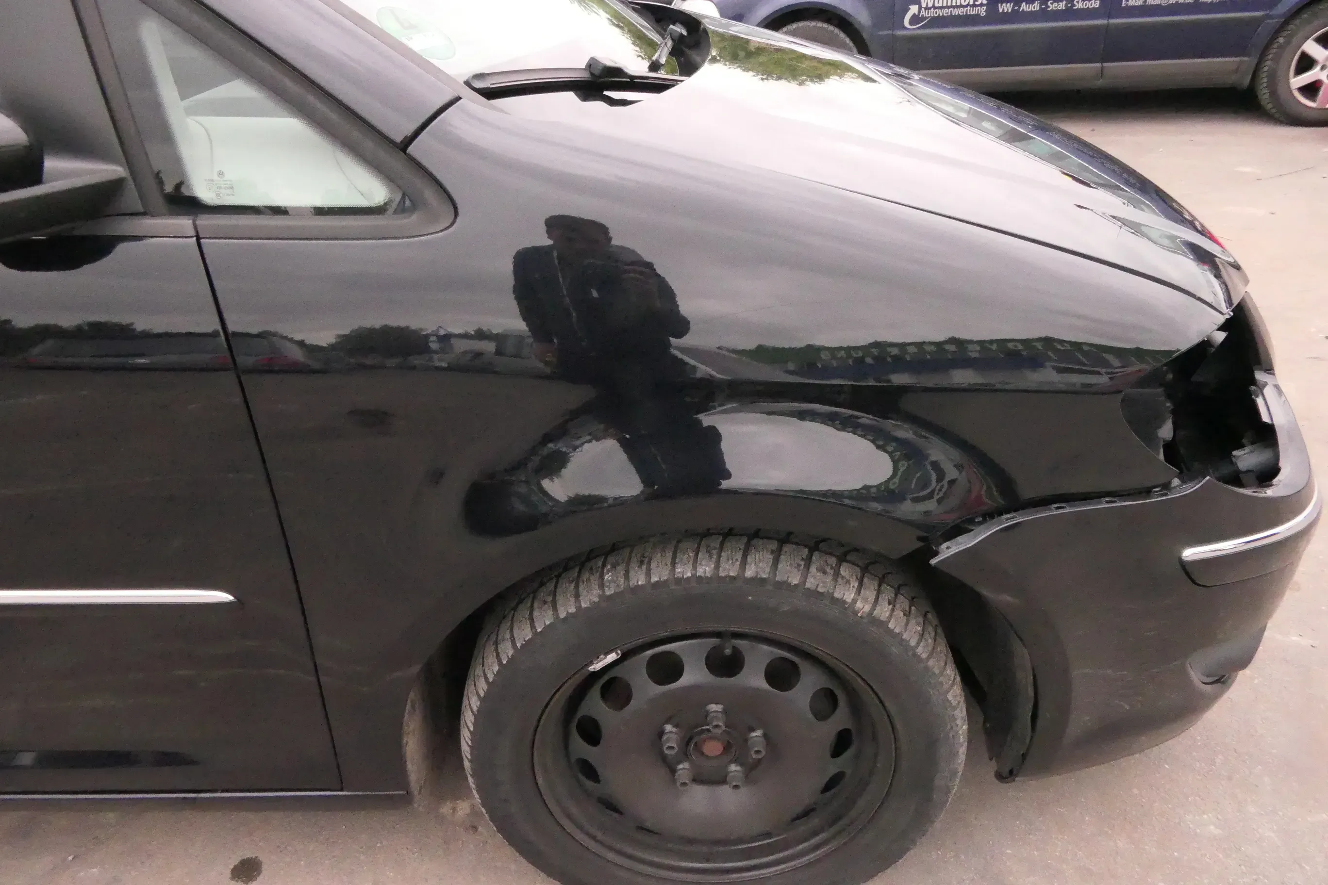 VW Touran 1T Kotflügel vorne rechts schwarz LC9X 1T0821022B ca.2007-2010 - Bild 1