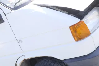 VW T4 kurze Version Kotflügel vorne rechts weiß L902 - Rost - Bild 3
