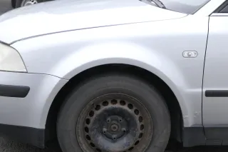 VW Passat 3BG 3B6 Kotflügel vorne links silber LA7W (Blinkerloch) - ROST - Bild 3