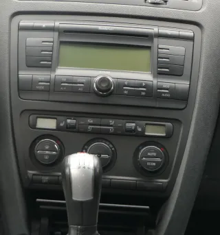 Skoda Octavia 1Z Mittelkonsole Verkleidung um Radio Blende Armaturenbrett 1Z0858 - Bild 2