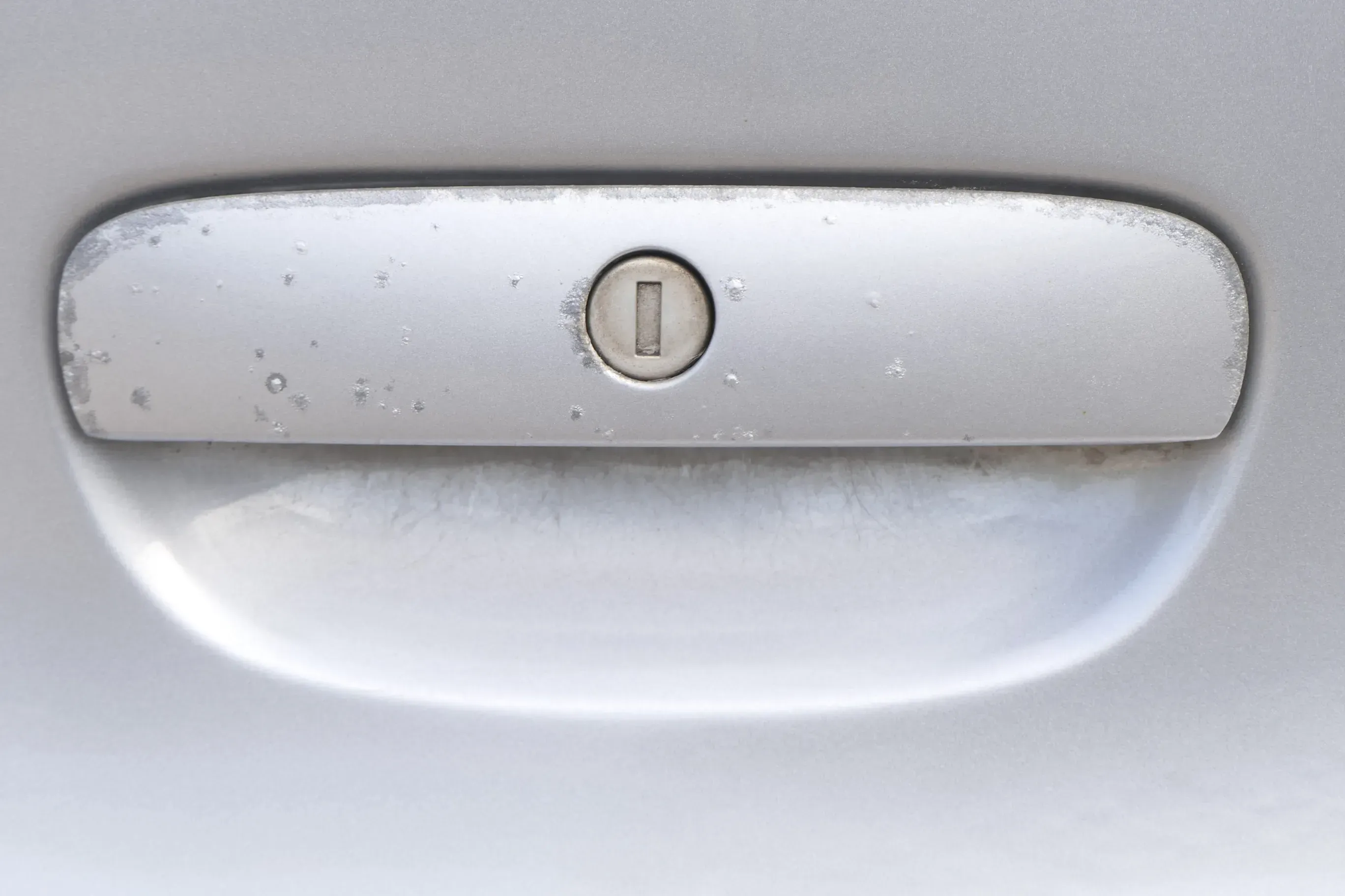 VW Polo 9N 9N3 Griff Heckkklappe Heckklappengriff silber LA7W - Bild 1