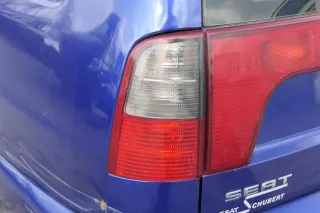 Seat Cordoba Vario Rücklicht hinten links Rückleuchte Heckleuchte Lampenträger - Bild 1