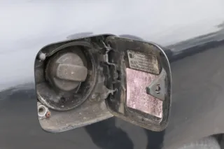 Audi A3 8L Tankdeckel Klappe Tankklappe Tank Schwarz LZ9U - Bild 2