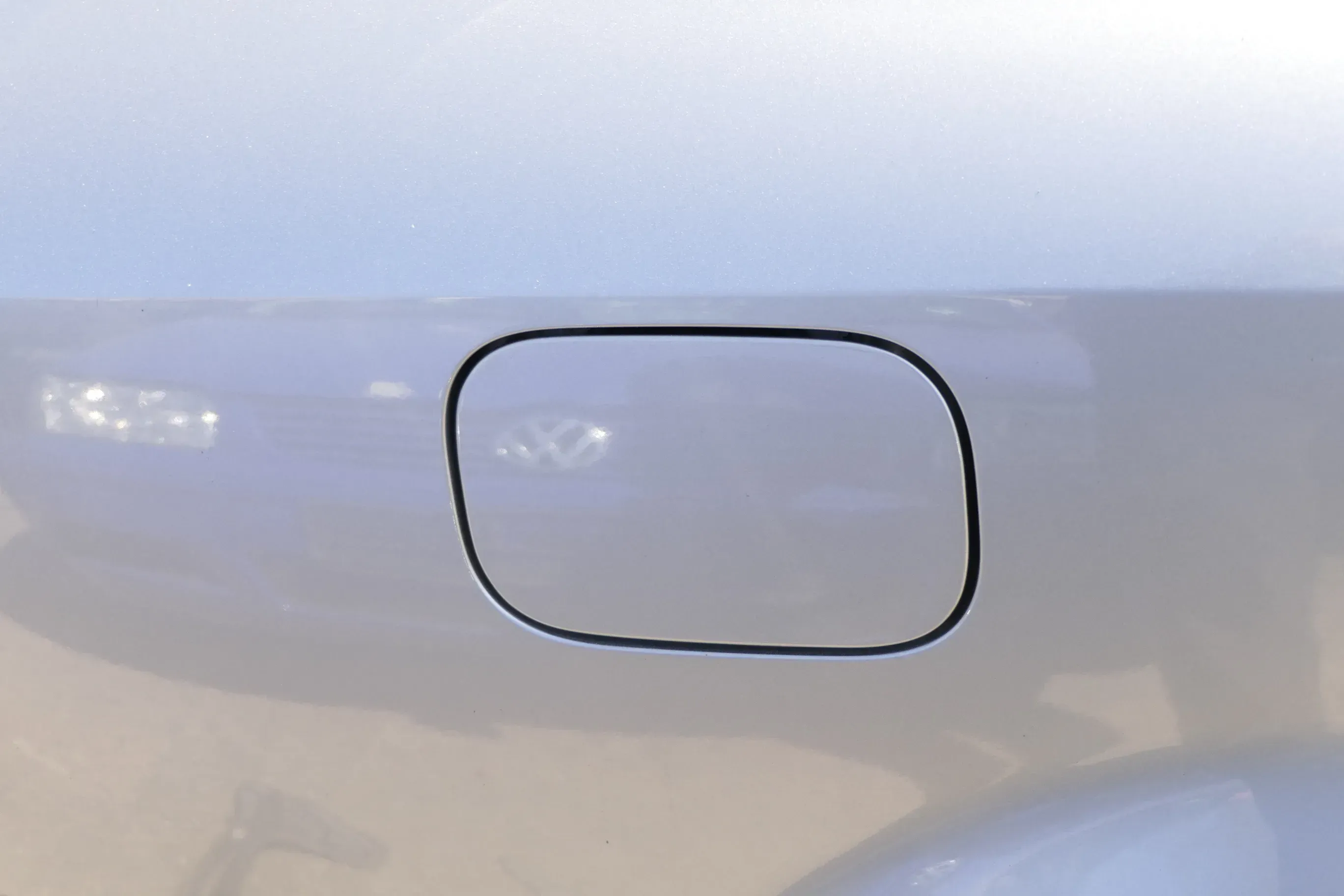 Audi A4 8E B6 Tankdeckel Tankklappe Tank Deckel Klappe Silber LY7Q - Bild 1