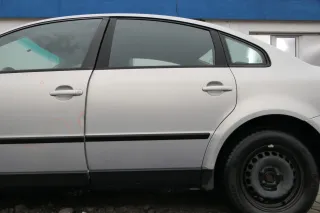 VW Passat 3B 3BG Limousine Tür hinten links silber grau LB7Z satinsilber - Bild 1