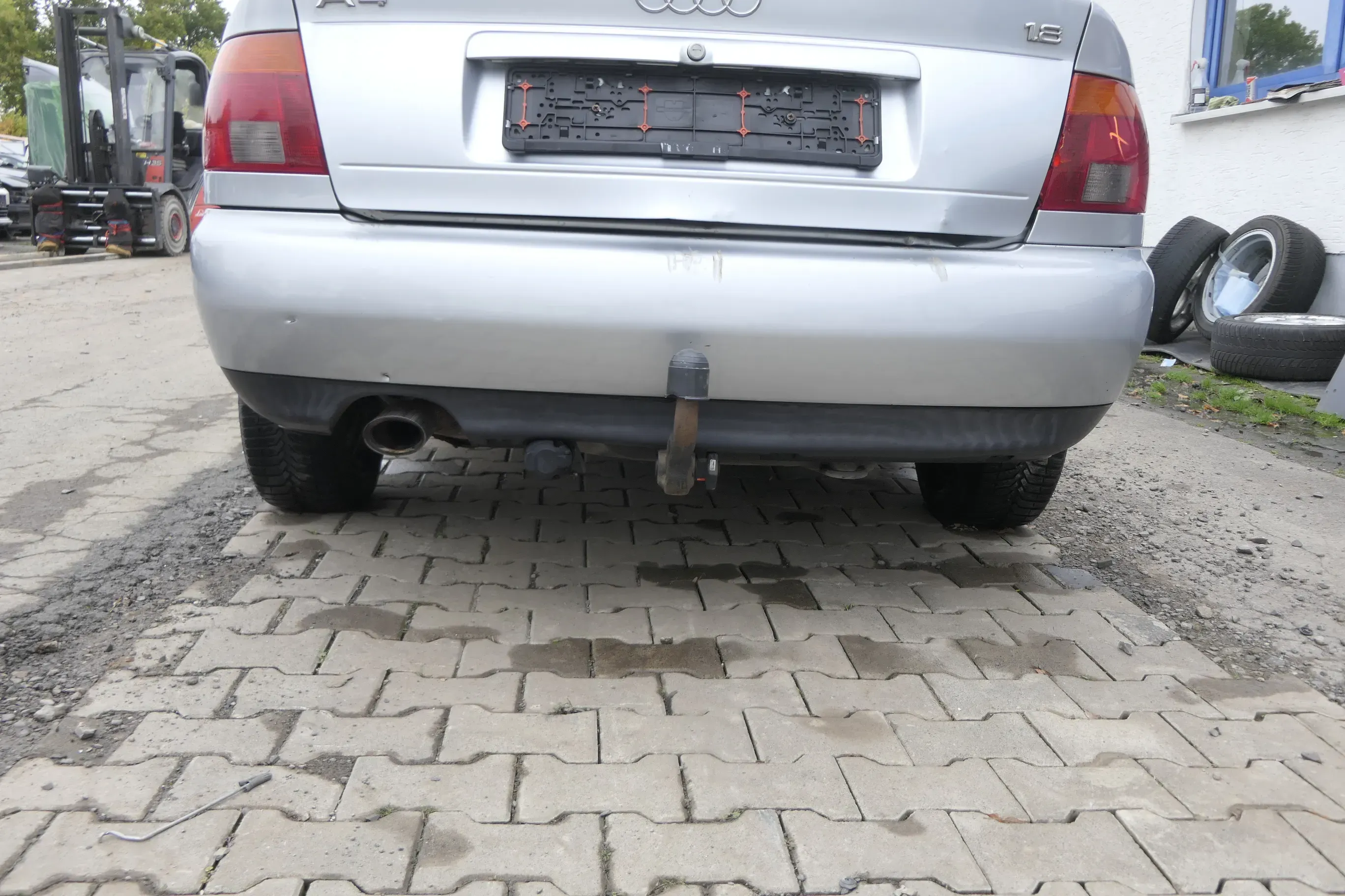 Audi A4 B5 Limousine Stoßstange hinten Heckstoßstange silber grau LY7M biscaBj99 - Bild 1