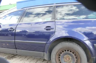 VW Passat 3B 3BG Kombi Variant Tür hinten links blau LB5N ohneAnbauteile - Bild 1
