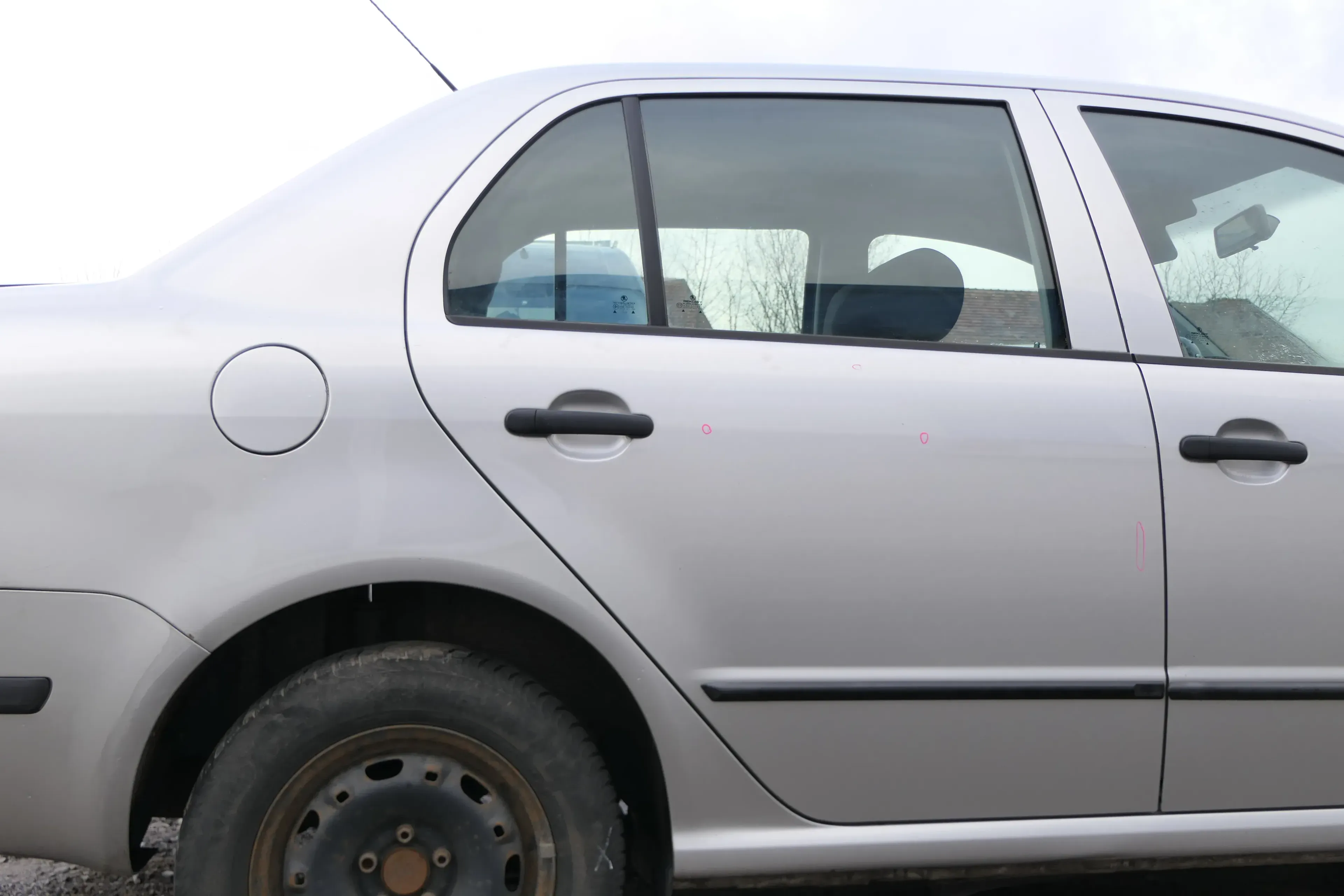 Skoda Fabia 6Y Limousine Schrägheck Tür hinten rechts grau silber LF7T diamantsi - Bild 1