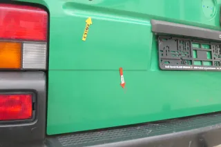 VW T4 Transporter Heckklappe Klappe hinten Kofferraumklappe grün Polizei Scheibe - Bild 4