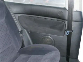 1x VW Golf 4 1J 2/3-Türer Verkleidung Seite hinten links schwarz Lautsprecher - Bild 1