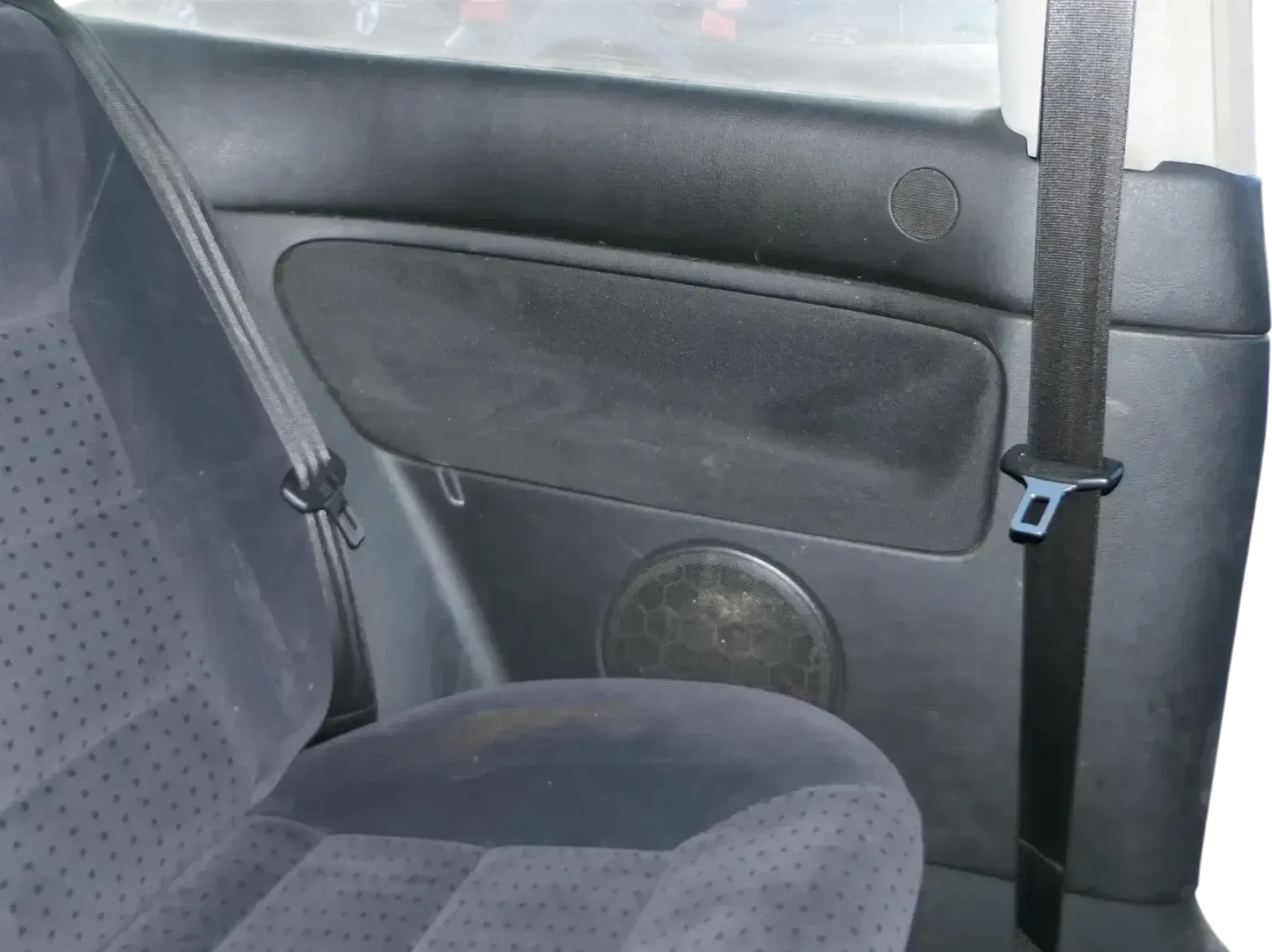 1x VW Golf 4 1J 2/3-Türer Verkleidung Seite hinten links schwarz Lautsprecher - Bild 1