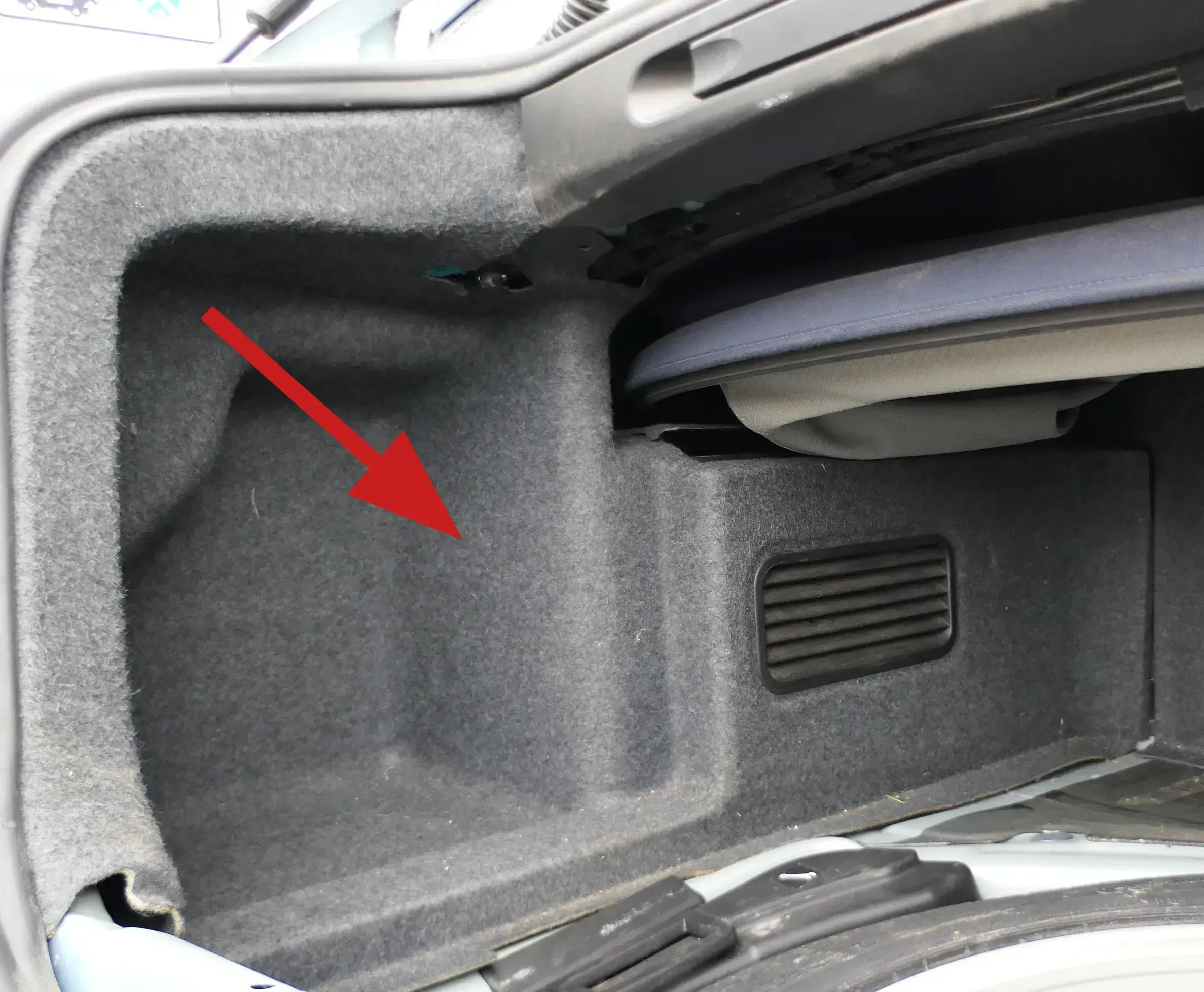 A4 8H Cabrio Abdeckung Verkleidung Kofferraum hinten links Seite schwarz - Bild 1