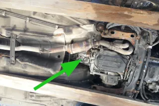 Audi 80 Getriebehalter Halter 8A0399115C Stütze Getriebe Automatik hinten 4-Zyli - Bild 1