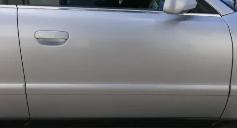 Audi A4 B5 Tür vorne rechts silber LY7W  (Leiste+Griff beachten) Facelift