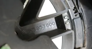 VW Golf 5 1K Grill Kühlergrill VW Zeichen Logo schwarz L041 - Bild 7