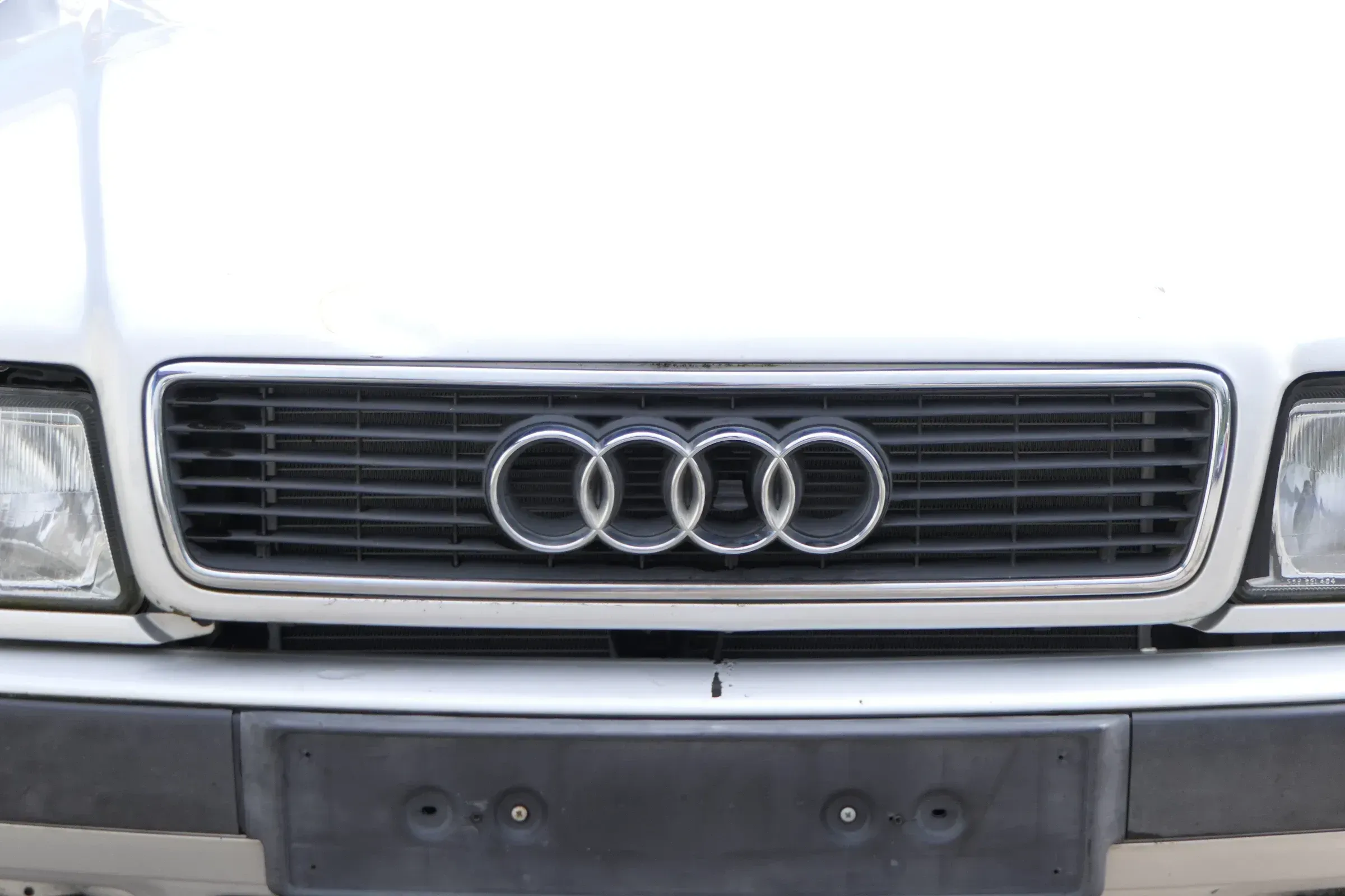 Audi 80 8C Kühlergrill Grill 8G0853651G Audi Zeichen Emblem - Bild 1