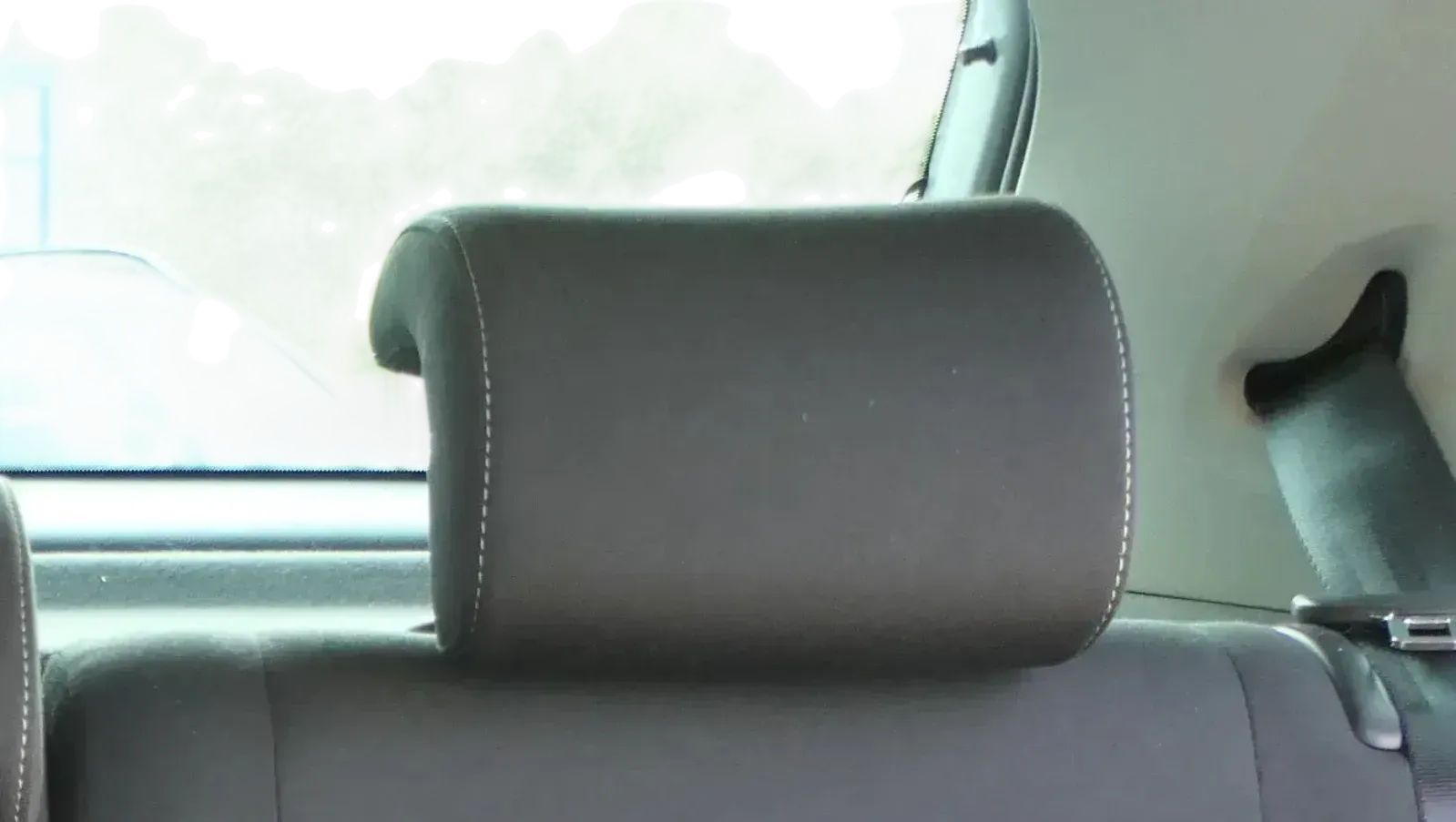 1x VW Polo 6R 6C Kopfstütze hinten rechts oder links schwarz titanschwarz - Bild 1