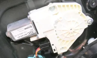 Audi A4 8K B8 A5 ektrischer Fensterheber Motor vorne links 8K0959801A - Bild 1