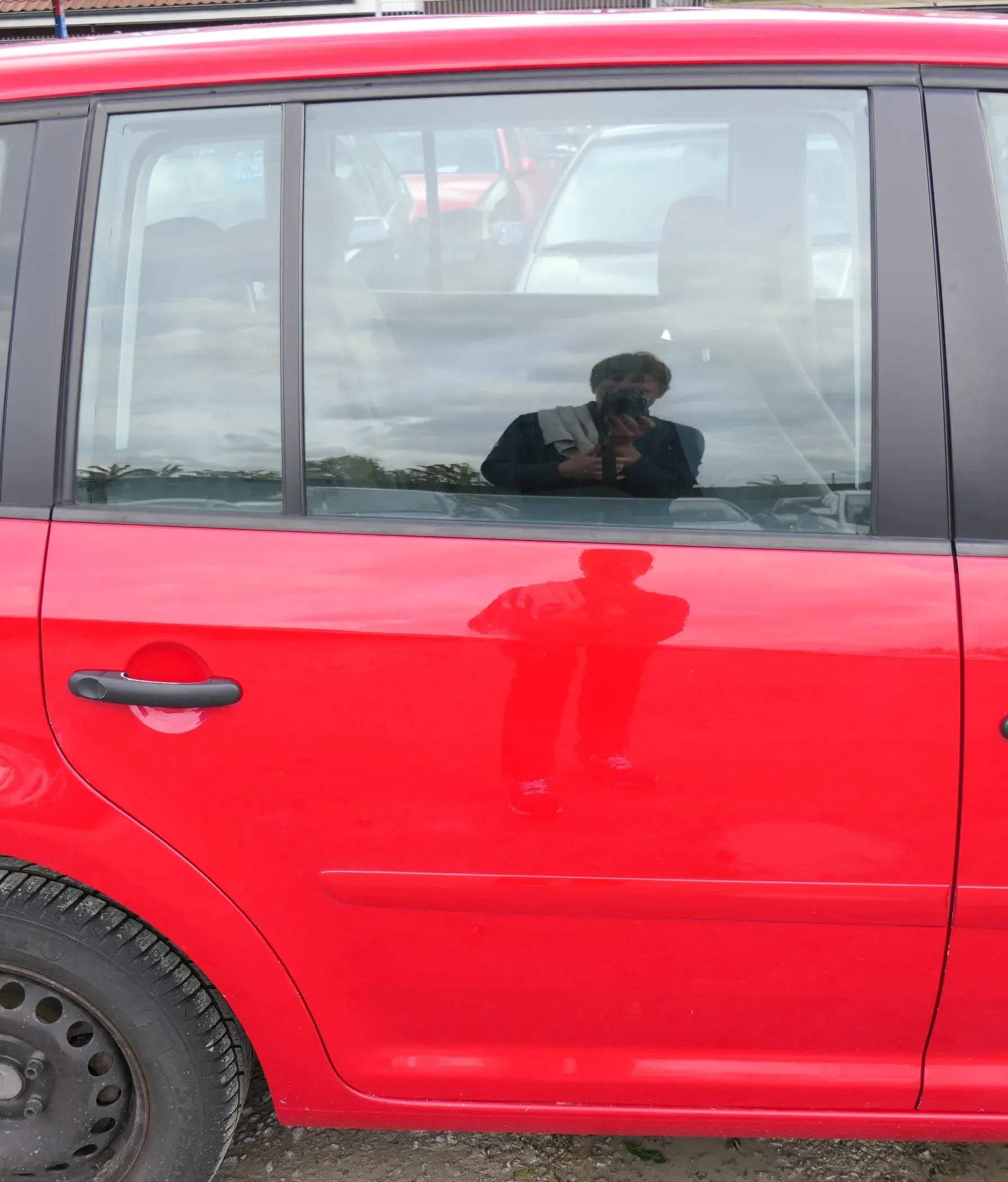 VW Touran 1T Tür hinten rechts rot LY3D mit Scheibe, sonst OHNE Anbauteile - Bild 1