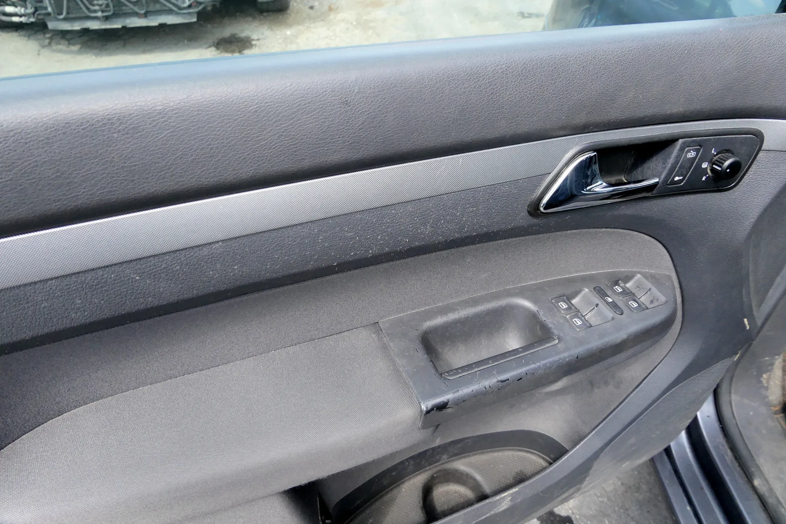 VW Touran 4x Türverkleidung Verkleidungen für Tür vorne hinten links anthrazit - Bild 1