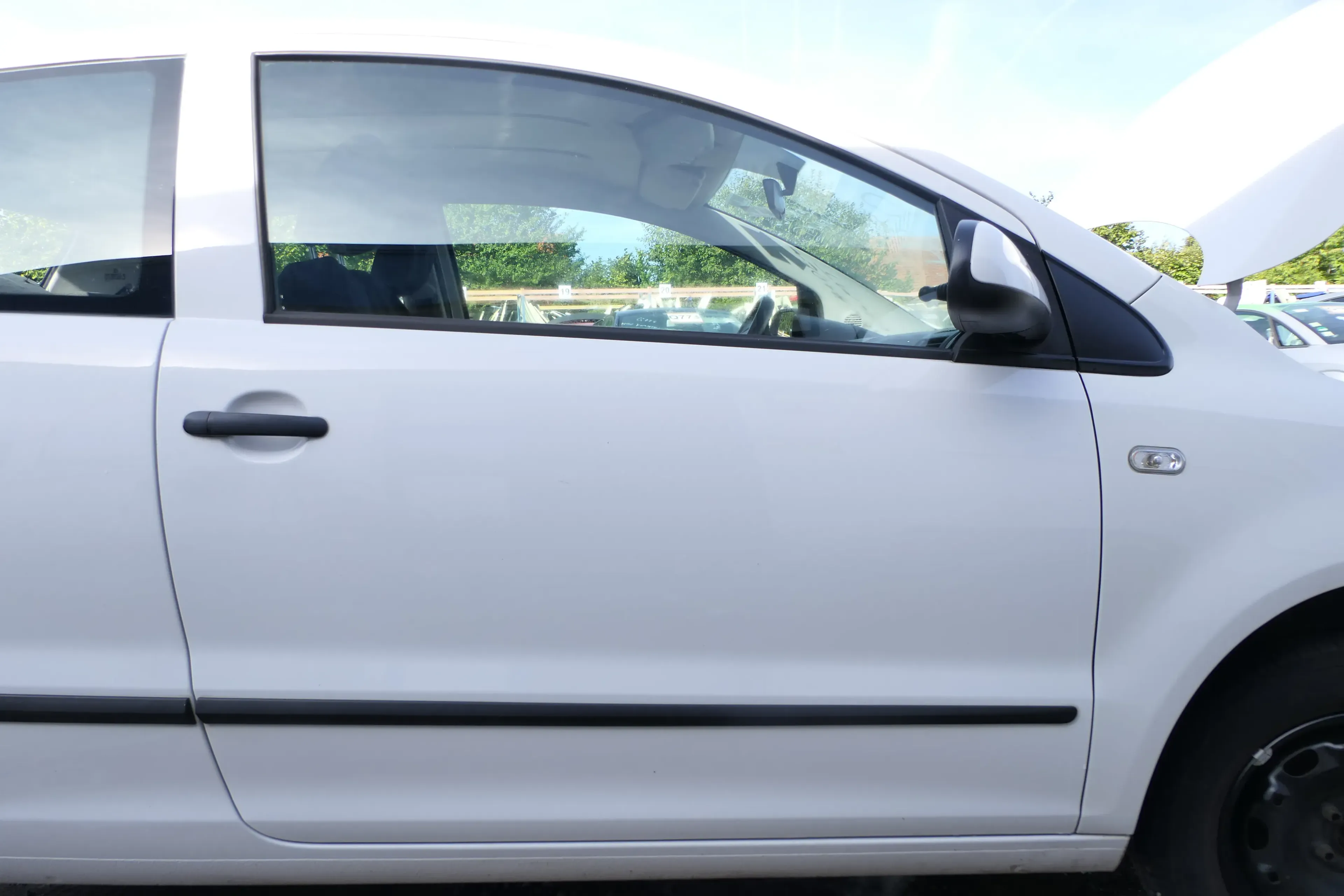 VW Fox 5Z Tür vorne rechts Beifahrertür weiß0 LB9A - ohne Anbauteile - Bild 1