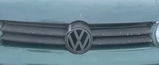 VW Golf 4 Grill Kühlergrill VW Zeichen Logo schwarz - Bild 1