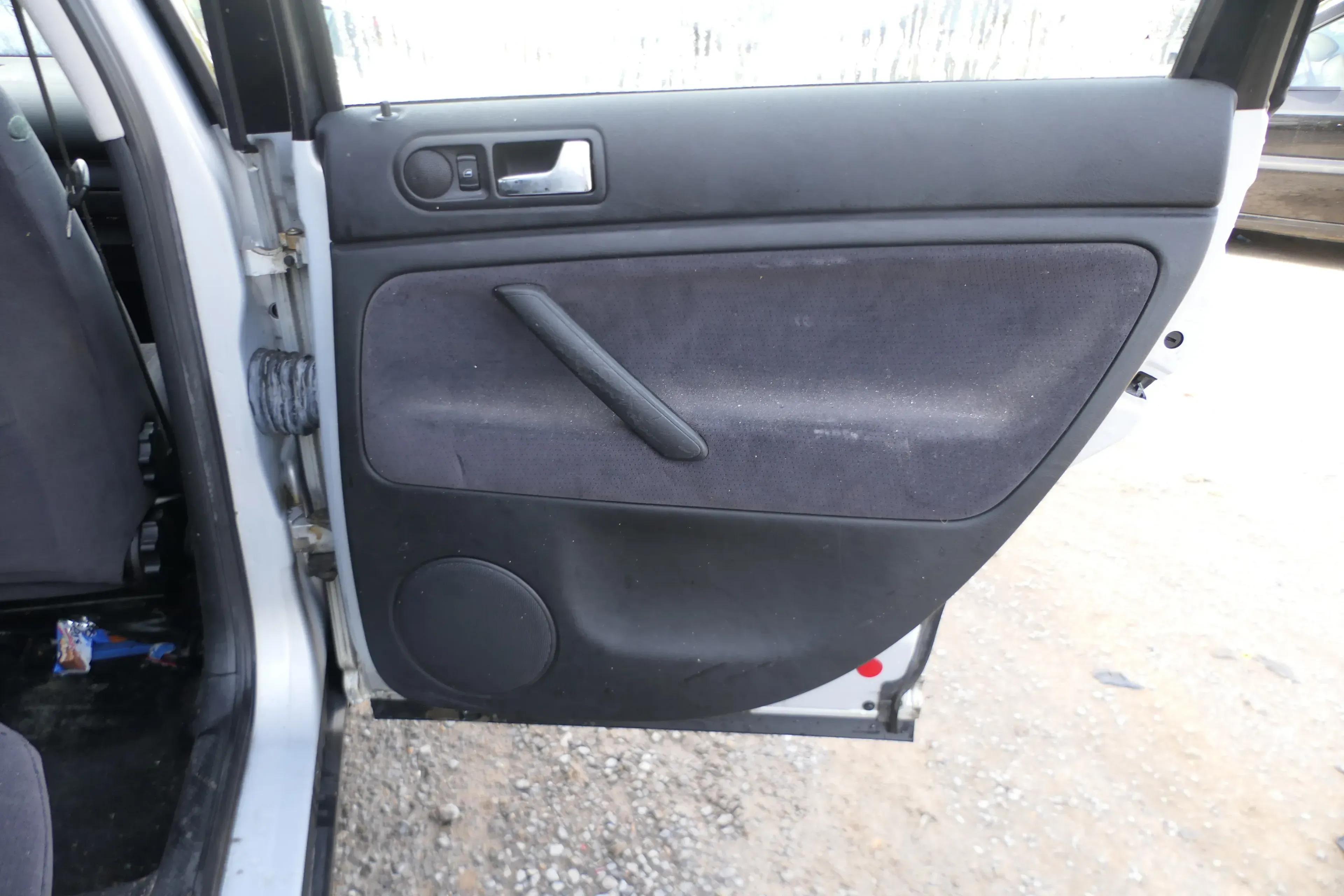 Passat 3B 3BG Limouisne Türverkleidung Verkleidung Tür hinten rechts schwarz Vel - Bild 1