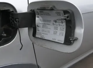 Audi A6 4F C6 Tankdeckel Tankklappe Tank Deckel Klappe silber LY7W - Bild 2