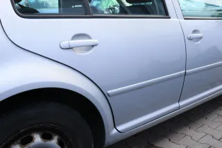 VW Bora Tür hinten rechts nur Limousine silber grau LB7Z - Bild 4