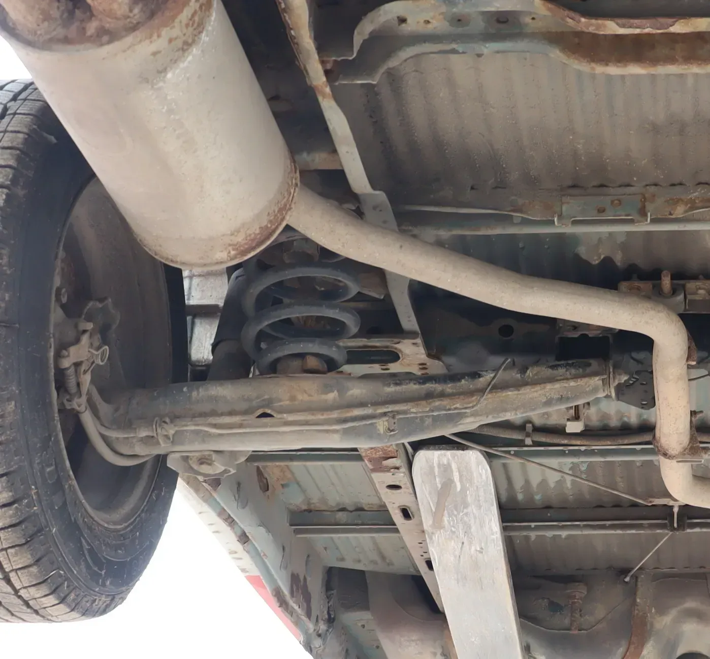 VW T4 Achse hinten links Hinterachse Achsschenkel Radlager Scheibenbremse - Bild 1