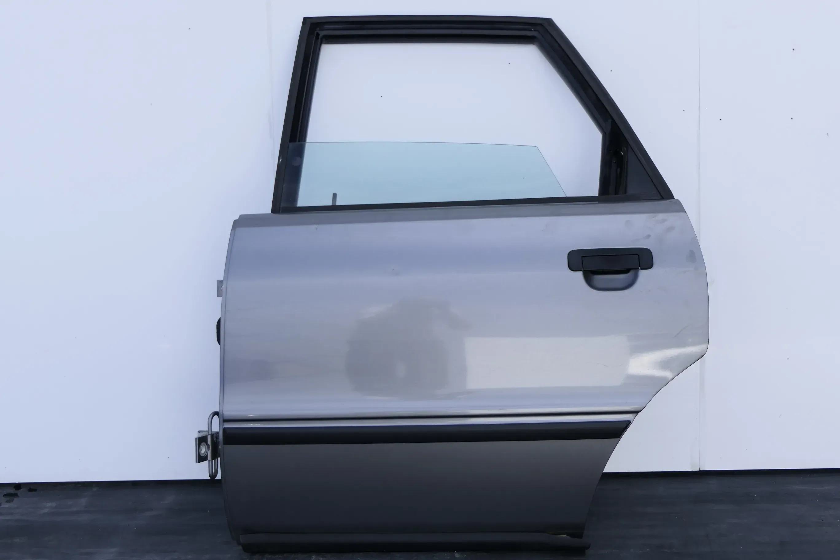 Audi 80 90 Limouisne Stufenheck Tür hinten links Rahmen Türblatt grau LY7P - Bild 1